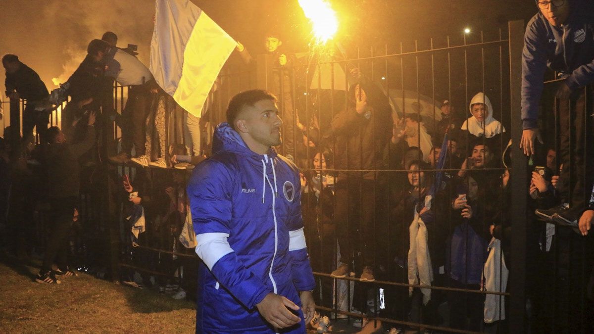 Los seguidores tombinos fueron a apoyar a sus jugadores. Los seguidores tombinos fueron a apoyar a sus jugadores.