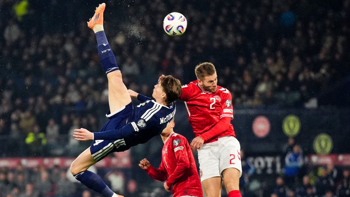 &nbsp;Scott McTominay abri&oacute; el marcador de un partido &eacute;pico con este golazo de chilena.