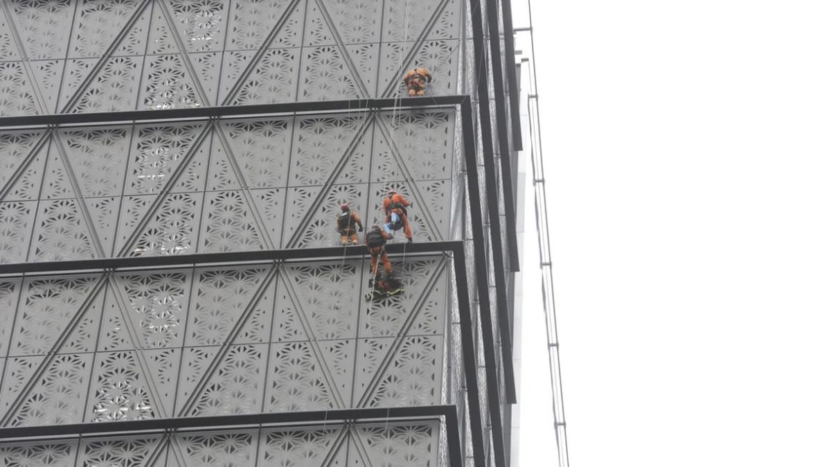 El operativo de rescate del youtuber polaco que escaló 20 pisos de un edificio de Puerto Madero fue muy costoso El operativo de rescate del youtuber polaco que escaló 20 pisos de un edificio de Puerto Madero fue muy costoso