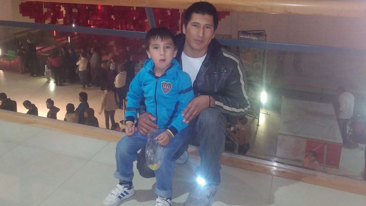 Rolando Aquino y su hijo Elías.