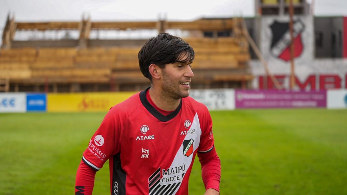 Lucas Faggioli festejó de manera especial el gol con el Deportivo Maipú ante Deportivo Madryn. Foto: Axel Lloret/UNO. 