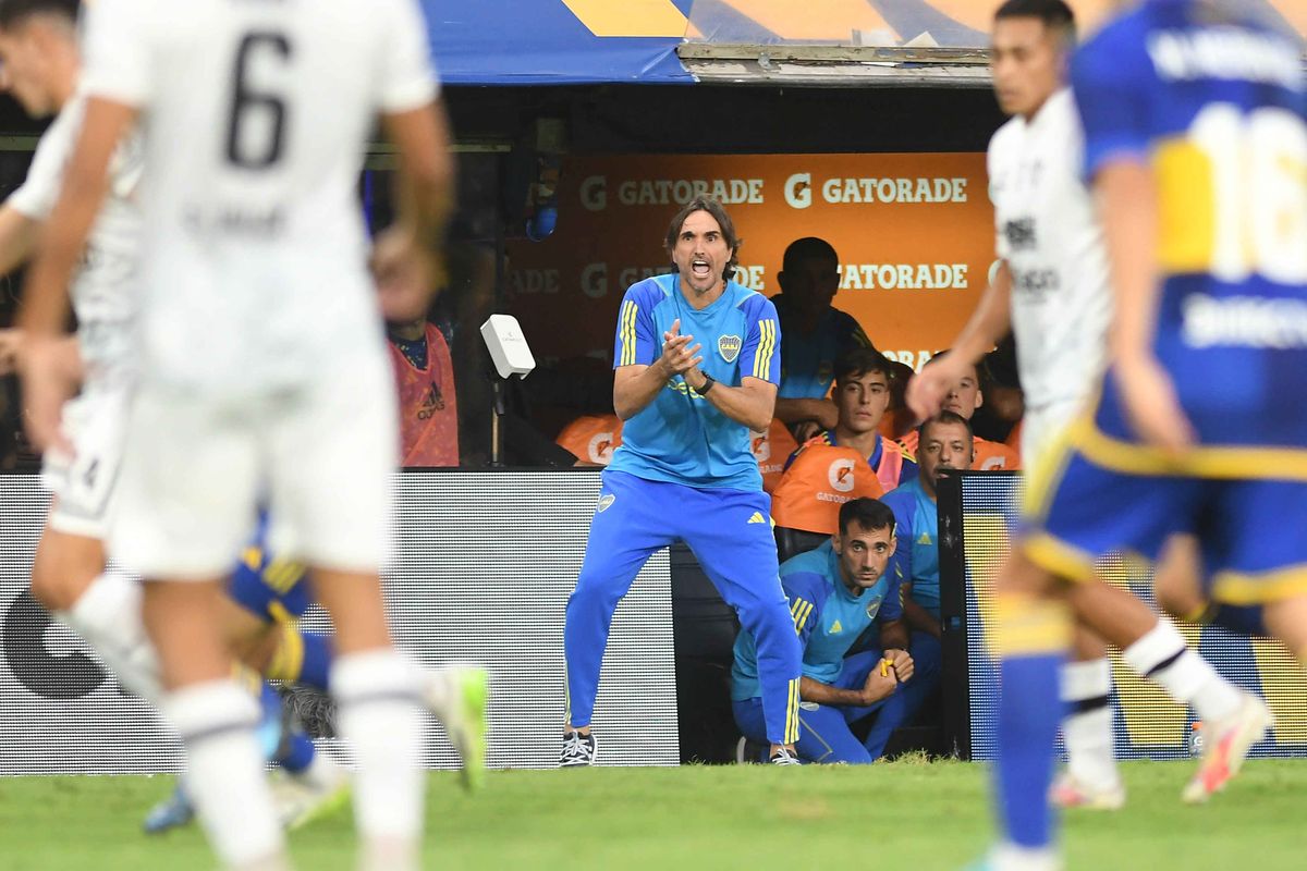 Diego Martínez está en la mira por su relación con Edinson Cavani en Boca Diego Martínez está en la mira por su relación con Edinson Cavani en Boca