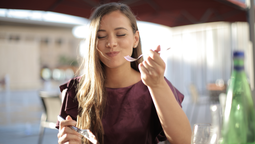 Toma nota de como bajar de peso comiendo de todo según Harvard