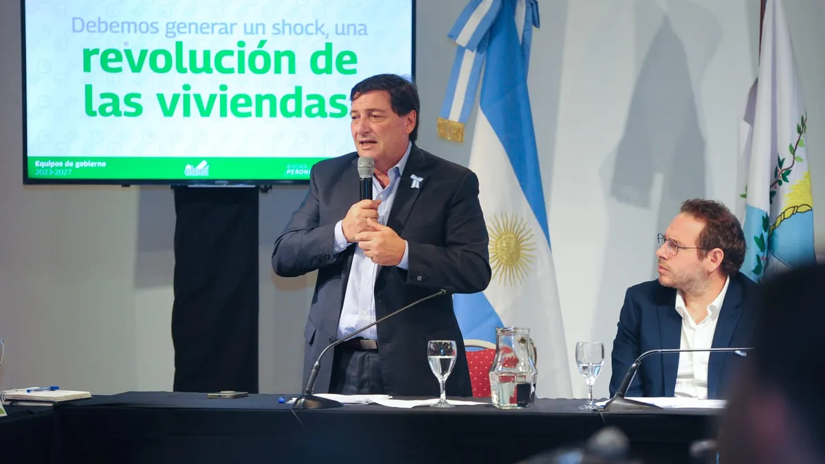 Omar Parisi junto a su compañero de lista como vicegobernador, Lucas Ilardo.