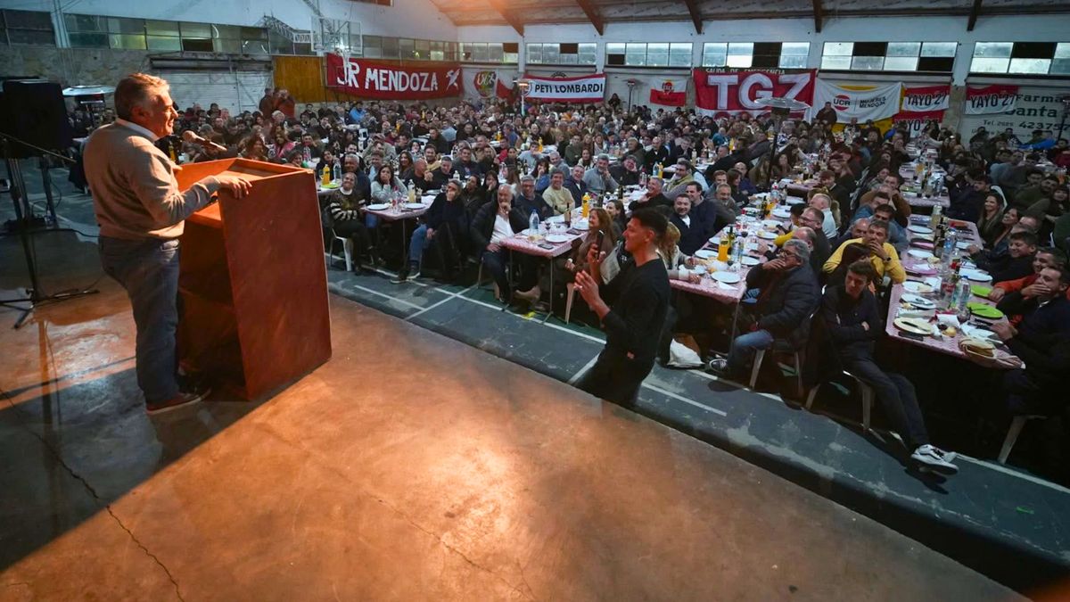 Alfredo Cornejo, en un acto con militantes radicales en la previa de la Fiesta de la Ganadería en General Alvear. Alfredo Cornejo, en un acto con militantes radicales en la previa de la Fiesta de la Ganadería en General Alvear.