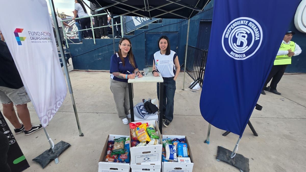 El puesto instalado en el estadio Gargantini para recibir donaciones. El puesto instalado en el estadio Gargantini para recibir donaciones.