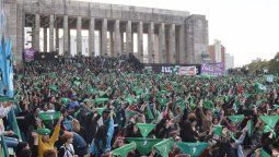 El Monumento se tiñó de verde con el último pañuelazo a favor del aborto