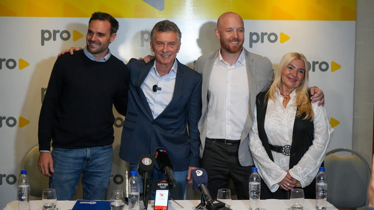 Mauricio Macri visita Mendoza para relanzar el PRO junto a dirigentes de la región. Mauricio Macri visita Mendoza para relanzar el PRO junto a dirigentes de la región.