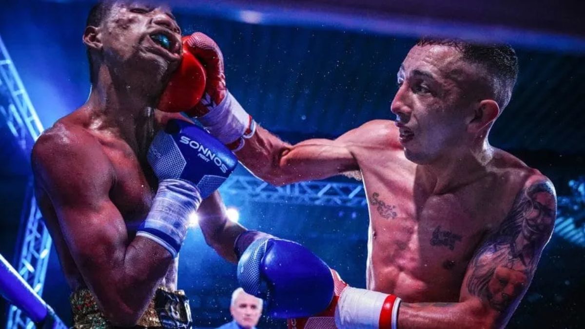 Maximiliano Maidana castigando. El bonaerense se quedó con el título Latino OMB de boxeo profesional, en la división gallo y retuvo el Sudamericano.