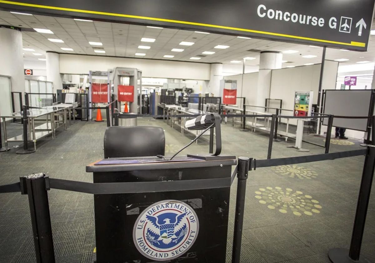 Un punto de registro del Departamento de Seguridad Nacional (DHS), en un aeropuerto de Estados Unidos (Archivo). Cr&eacute;dito: EFE/Crist&oacute;bal Herrera.