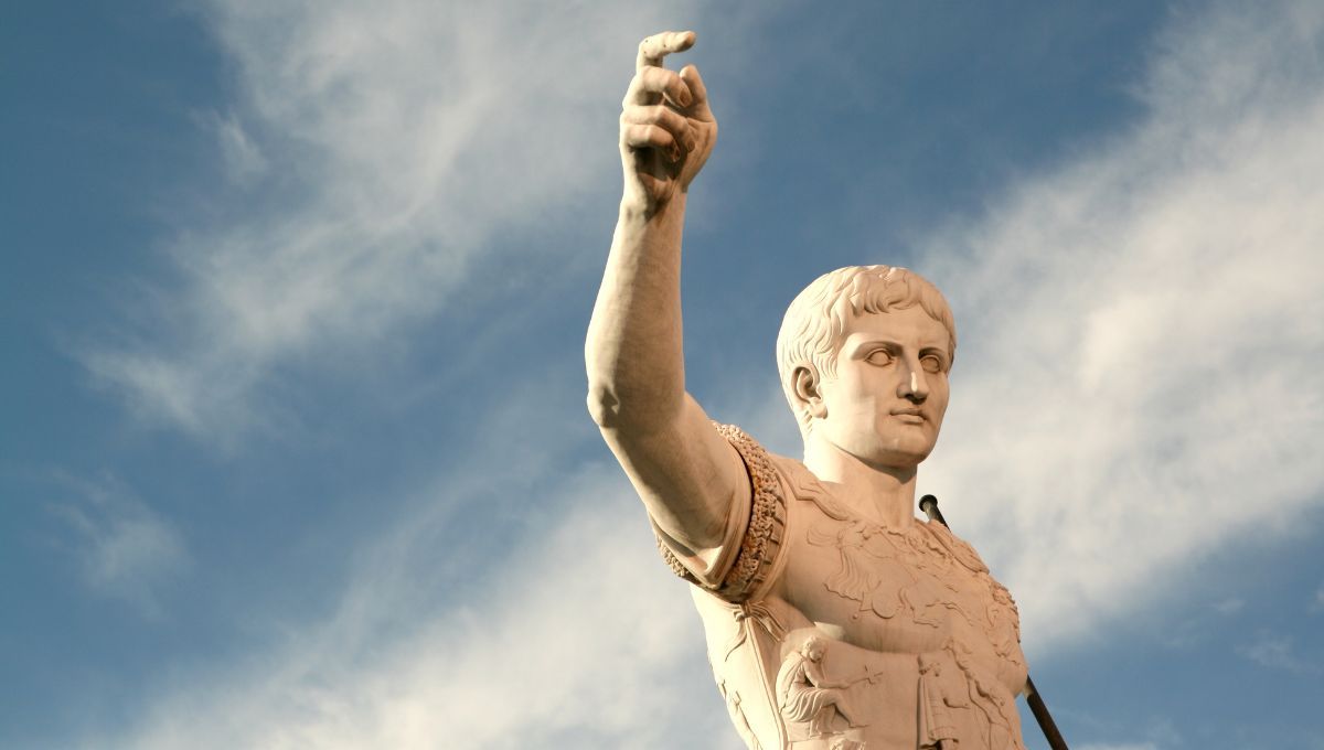 Virgilio, autor de la Eneida, glosó la vida sencilla y defendió los humildes orígenes romanos. Paradójicamente, su obra se convirtió en epopeya nacional. Virgilio, autor de la Eneida, glosó la vida sencilla y defendió los humildes orígenes romanos. Paradójicamente, su obra se convirtió en epopeya nacional. 