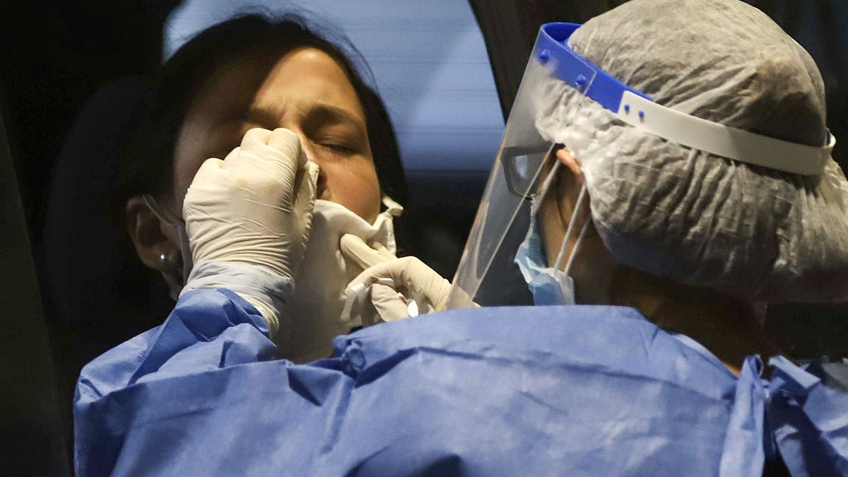 Un importante aumento en las cantidad de casos de Covid en Mendoza se experimentó esta semana (del 10 al 16 de diciembre), donde el incremento pasó de 337 casos de la semana anterior, a 535, lo que da un porcentaje de 58,75%.