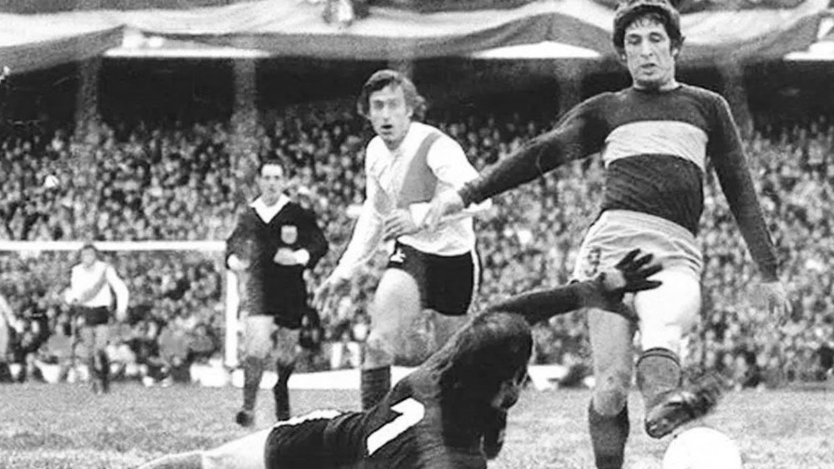 Carlos María García Cambón le hizo cuatro goles a River en un solo partido.