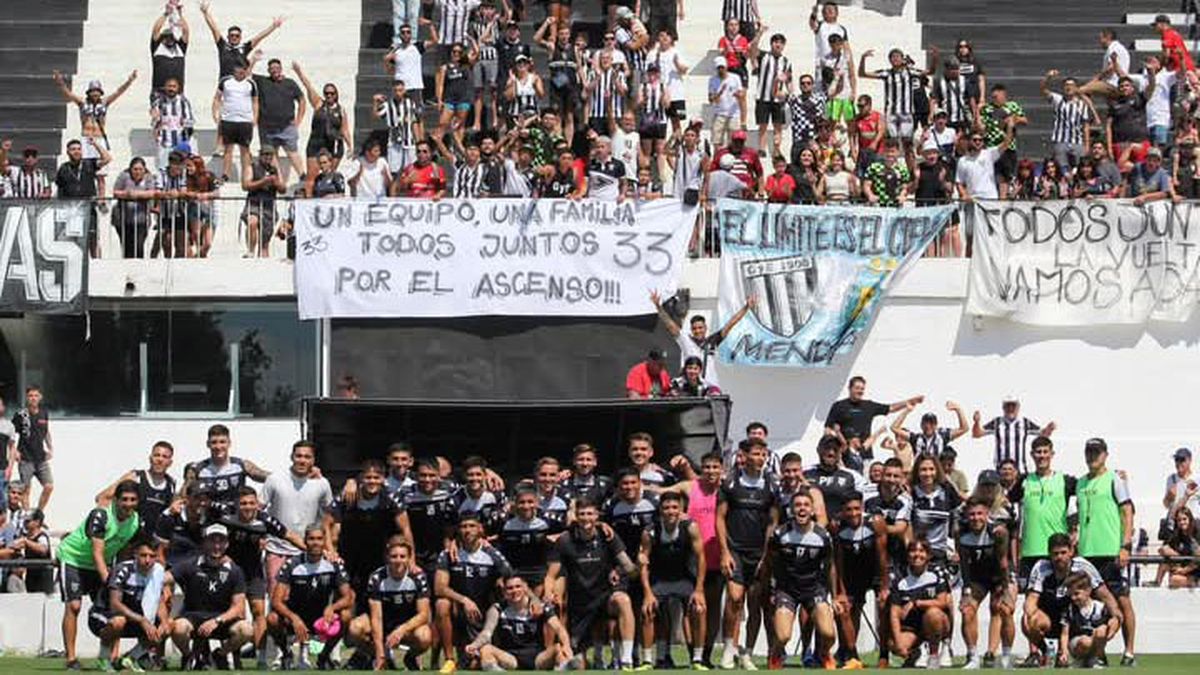 Los hinchas fueron alentar al plantel en la última práctica en el Víctor Legrotaglie antes de jugar con los tucumanos.