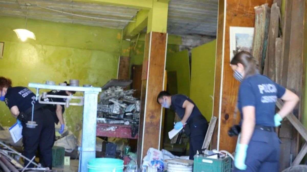 La casa de la jubilada asesinada en La Matanza, presentaba un gran desorden y se estima que los asaltantes intentaban quedarse con ella