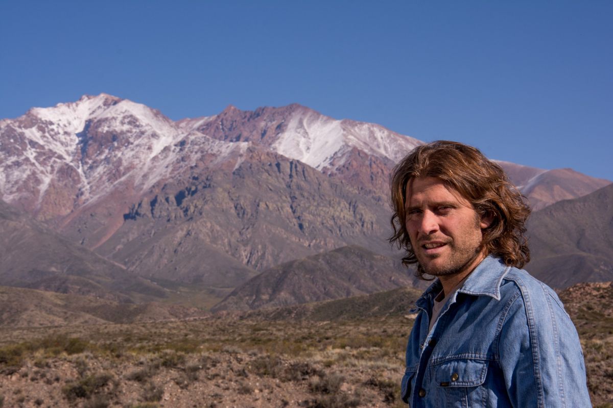 La idea de Ricardo Dimaria de filmar un videoclip a los pies del Aconcagua surgió a raíz de su canción La idea de Ricardo Dimaria de filmar un videoclip a los pies del Aconcagua surgió a raíz de su canción