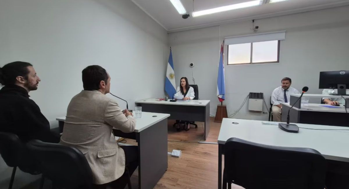 Pablo Laurta fue imputado por el homicidio del remisero en Concordia con prisión preventiva y será llevado a la ciudad de Córdoba. Pablo Laurta fue imputado por el homicidio del remisero en Concordia con prisión preventiva y será llevado a la ciudad de Córdoba.