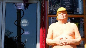 Una estatua de Donald  Trump desnudo irá a subasta