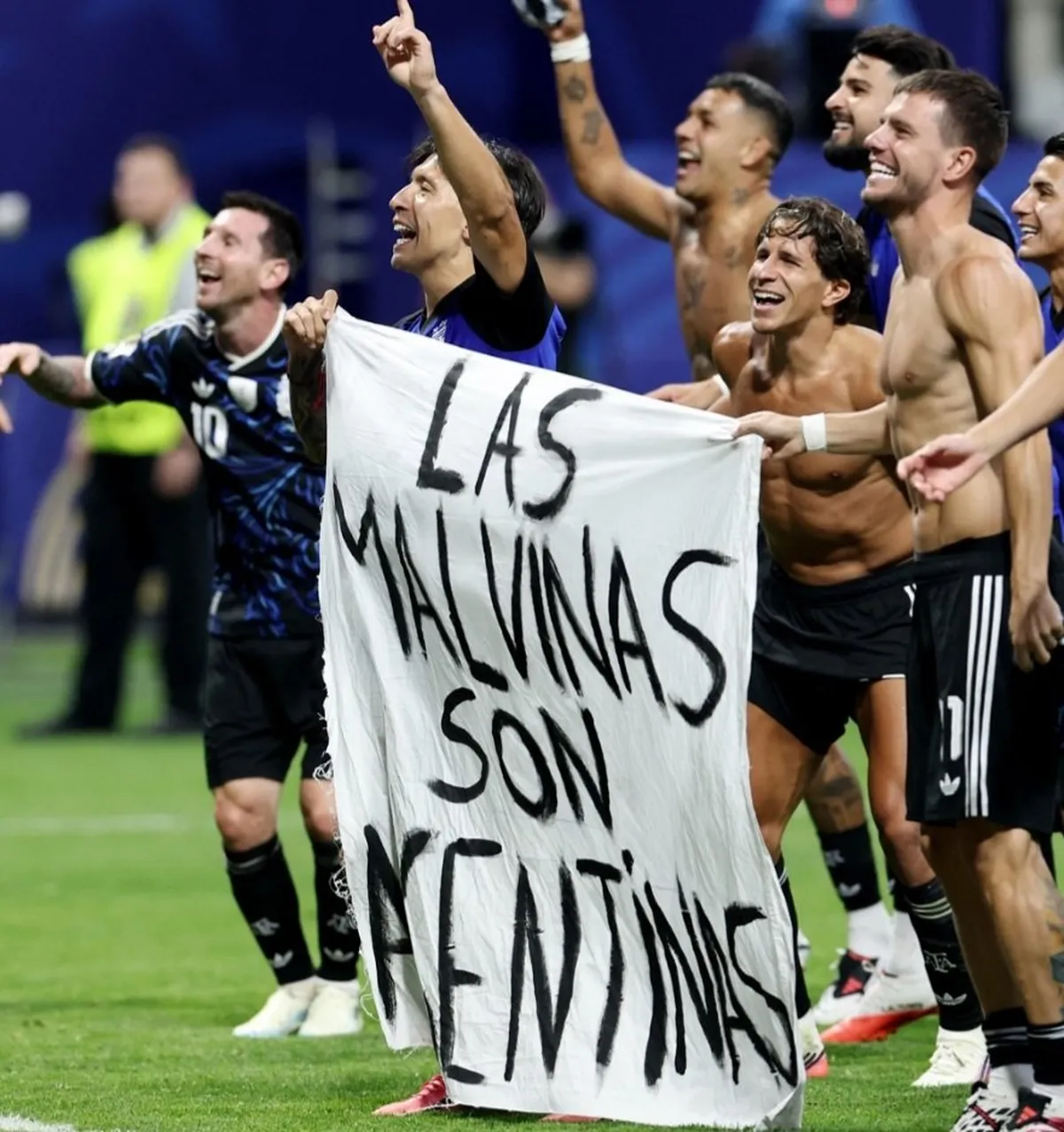 Lisandro Mart&iacute;nez se hizo cargo de las celebraciones con todo lo que engloba Malvinas.