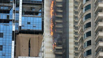 Se incendió un rascacielos en Dubái y de milagro no hay heridos