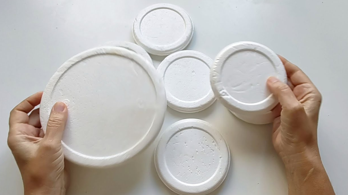 Recicla tus tapas de telgopor para hacer magia sobre tus plantas