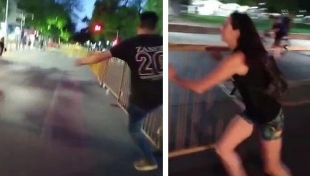 Dos de los manifestantes pateando y tirando vallas sobre Patricias Mendocinas, al lado de la Legislatura, el jueves 23 de octubre. Dos de los manifestantes pateando y tirando vallas sobre Patricias Mendocinas, al lado de la Legislatura, el jueves 23 de octubre.