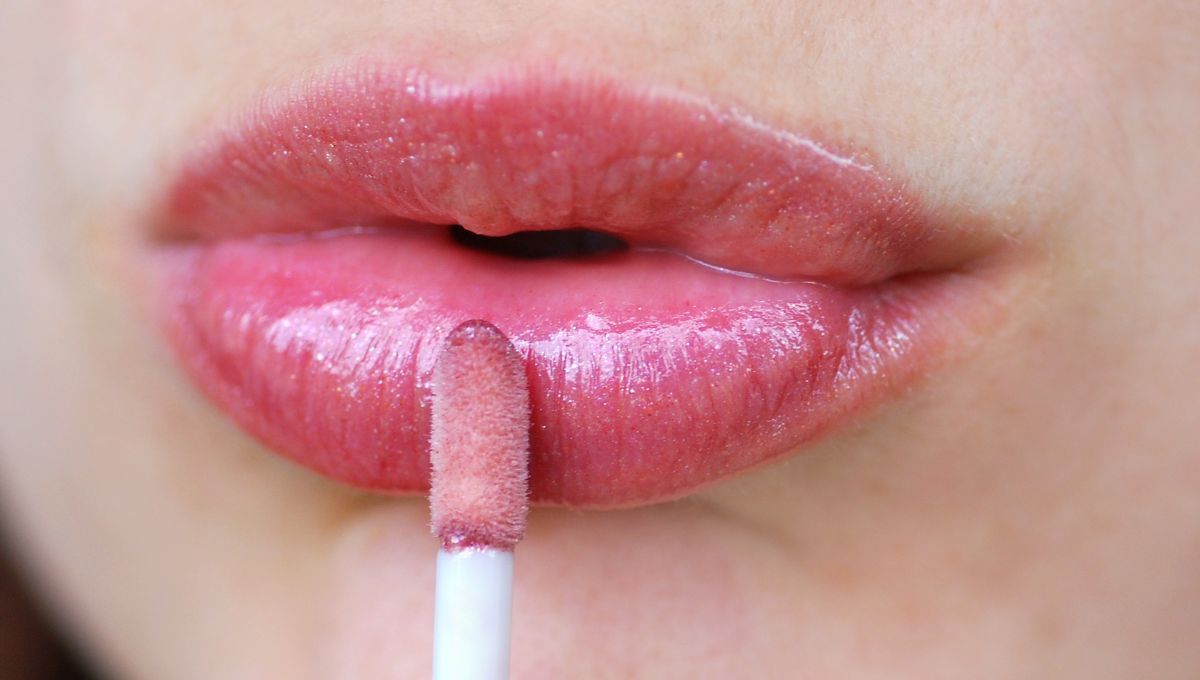 El sencillo truco de maquillaje que te hará lucir tu piel mucho más gruesos