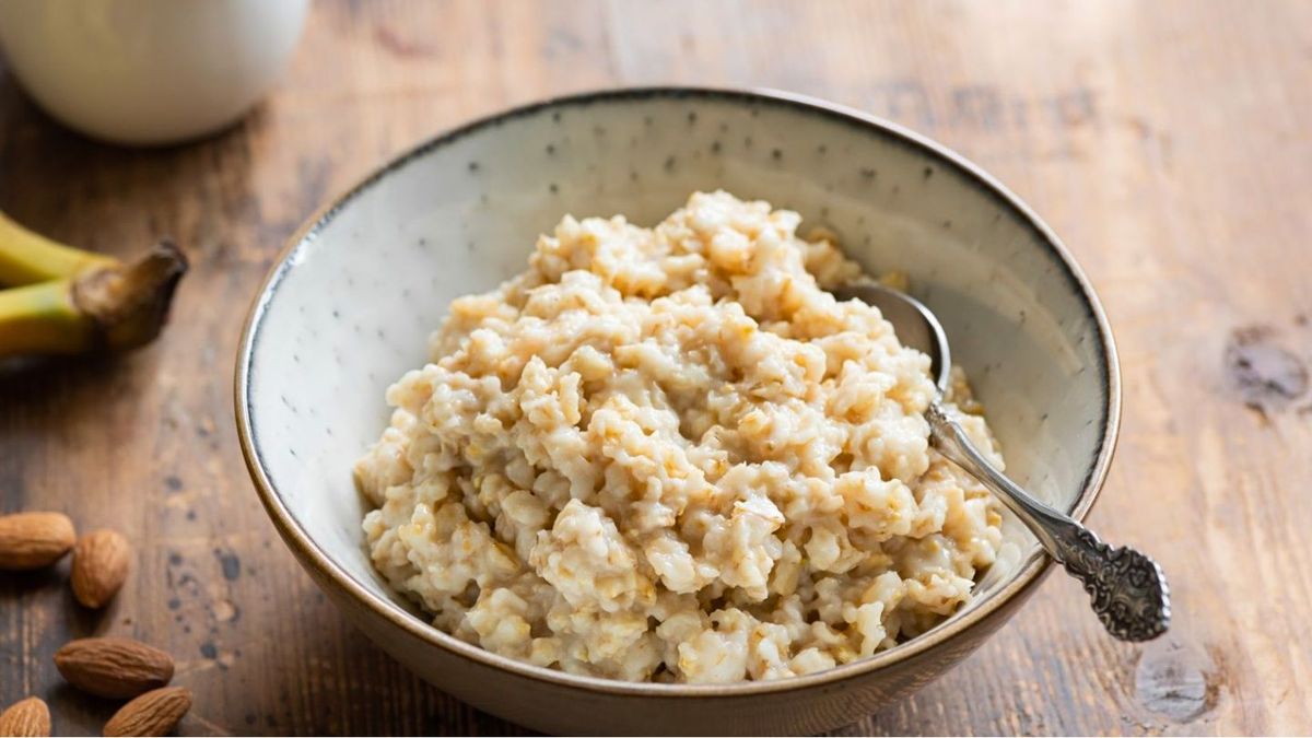 El porridge de avena es una receta que tiene fibra