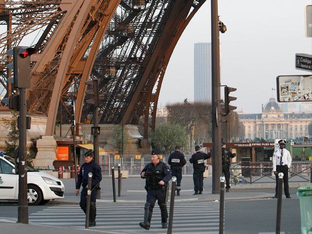 Por segunda vez este año evacuaron la Torre Eiffel por amenaza de bomba
