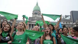 Aborto: el miércoles habrá un pañuelazo verde antes del anuncio del Presidente