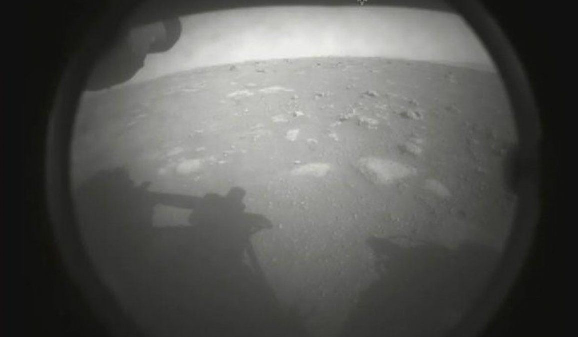 La primera foto del rover Perseverance de la NASA desde Marte