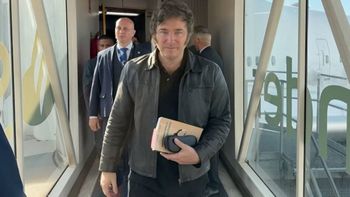 Javier Milei volvió al país con fuertes críticas al periodismo y hermetismo sobre $Libra Javier Milei volvió al país con fuertes críticas al periodismo y hermetismo sobre $Libra