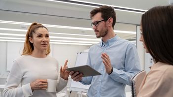 El truco psicológico para que todos te escuchen en el trabajo El truco psicológico para que todos te escuchen en el trabajo