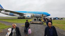 Amenaza de bomba: la azafata se negó a declarar y seguirá detenida en Ezeiza