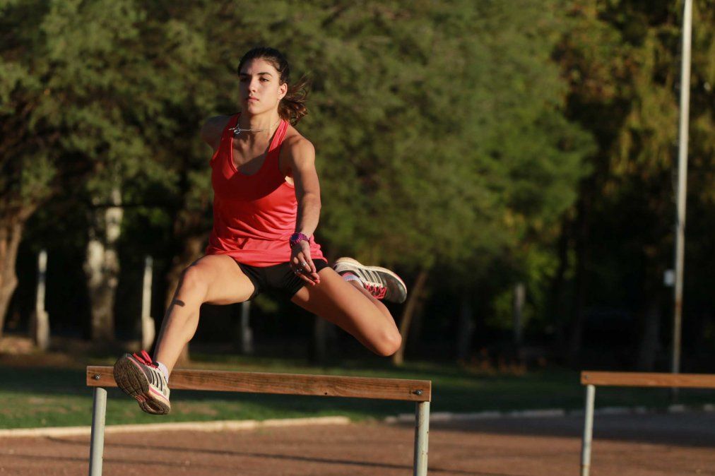 Buena tarea de Valentina Sánchez en el Sudamericano de atletismo
