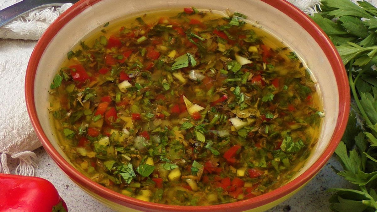 La receta de este chimichurri es muy fácil de elaborar y es para chuparse los dedos.