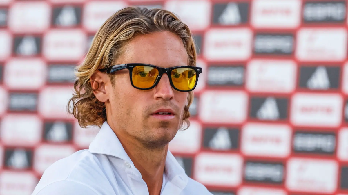Marcos Llorente, el futbolista que apoya el uso de los lentes de luz azul. Marcos Llorente, el futbolista que apoya el uso de los lentes de luz azul.