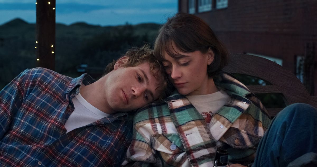 La trama de La isla negra presenta una atmósfera inquietante y llena de suspenso. La trama de La isla negra presenta una atmósfera inquietante y llena de suspenso. 