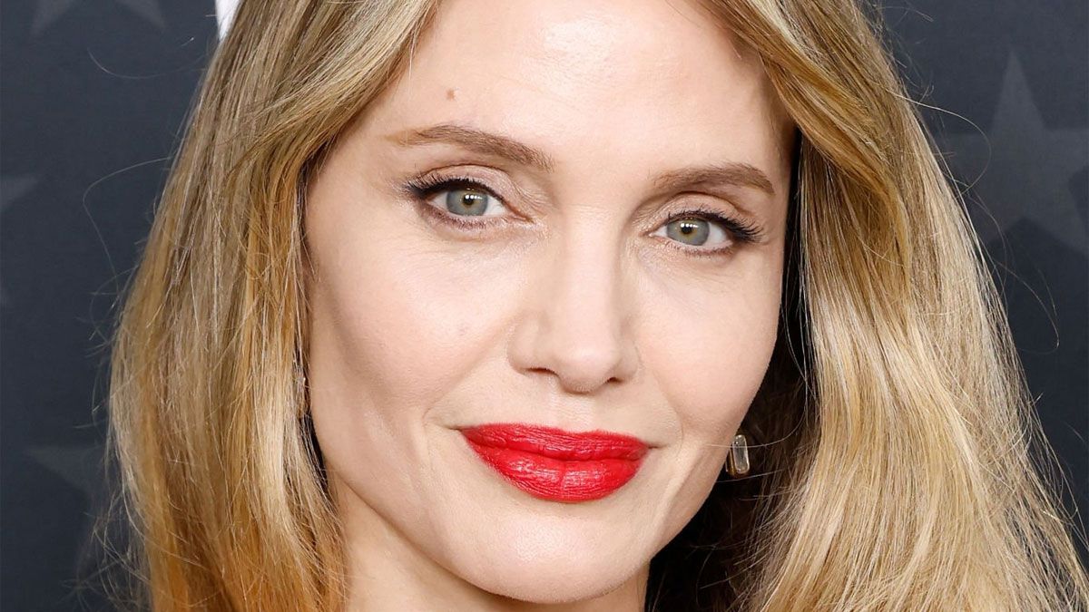 La actriz Angelina Jolie interpreta a la periodista Lani García Jiménez en la película de Netflix.
