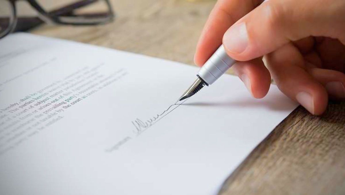 Cuando se firma con nombre completo, hace relación entre el "yo" íntimo y la tradición familiar. Foto elEcomista Cuando se firma con nombre completo, hace relación entre el "yo" íntimo y la tradición familiar. Foto elEcomista
