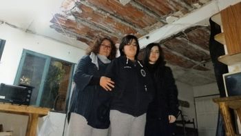 Le advirtieron que su casa puede derrumbarse y no tiene dónde ir con sus hijos: uno es autista Le advirtieron que su casa puede derrumbarse y no tiene dónde ir con sus hijos: uno es autista