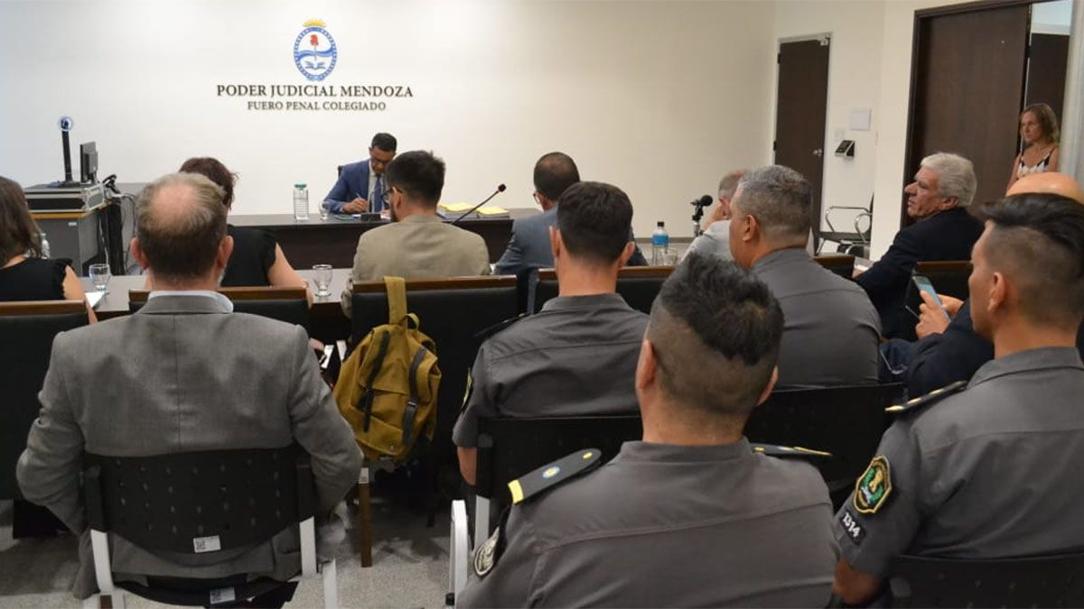 El juez Sebastián Sarmiento encabezó la audiencia en el Polo Judicial sobre la continuidad o no del uso de celulares en las cárceles de Mendoza.