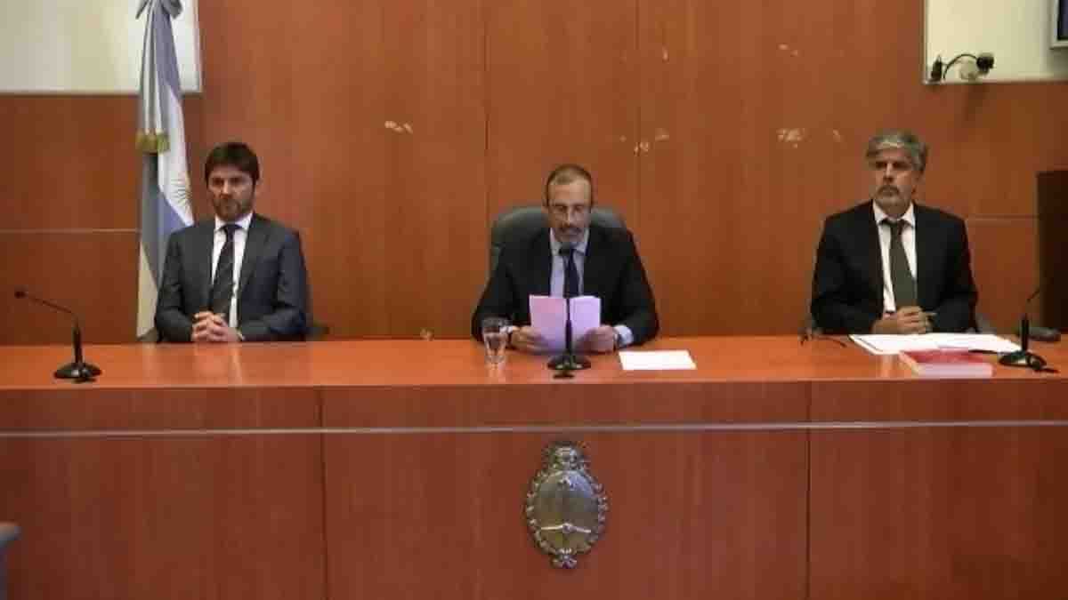 El tribunal que condenó a Cristina: Rodrigo Giménez Uriburu, Jorge Gorini y Andrés Basso .