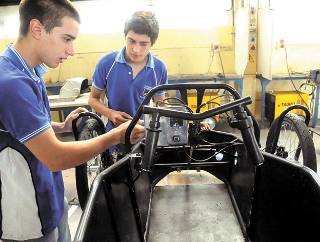 Nuevos programas de estudio, menos años y centros de formación tecnológica para empezar a trabajar. Nuevos programas de estudio, menos años y centros de formación tecnológica para empezar a trabajar.