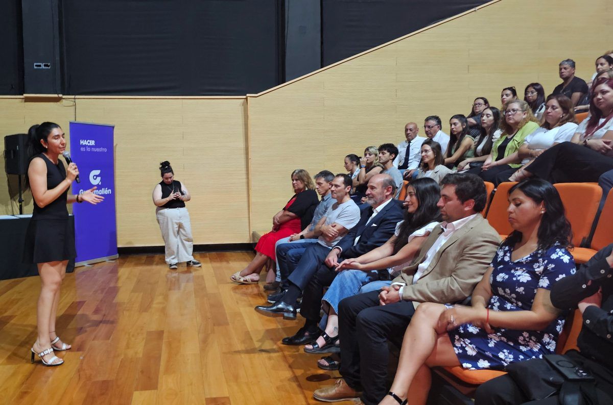 Las mujeres que se capacitaron para manejar un colectivo recibieron su certificado por parte de autoridades de la provincia y del municipio de Guaymallén. Las mujeres que se capacitaron para manejar un colectivo recibieron su certificado por parte de autoridades de la provincia y del municipio de Guaymallén.