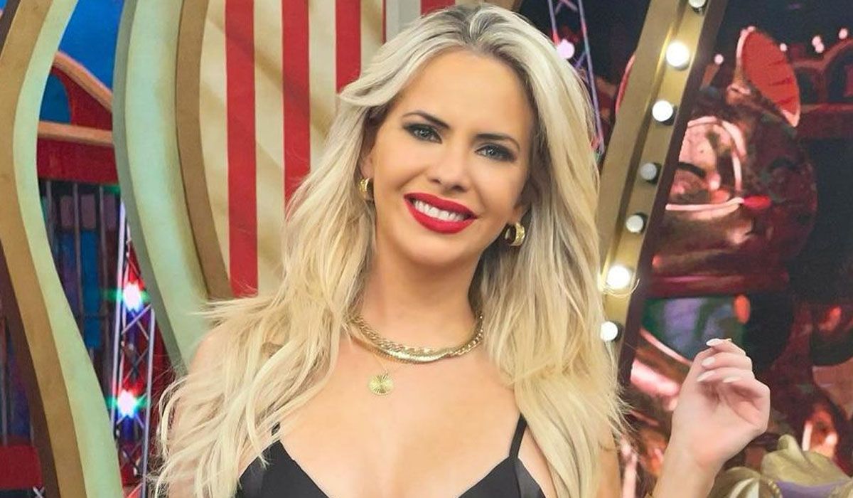 Alejandra Maglietti salió sin ropa interior, se puso la transparente y arrasó.