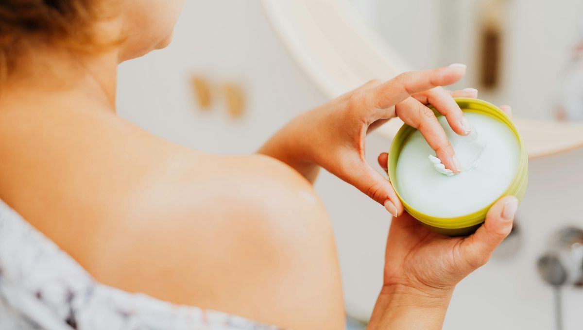Si la crema ha cambiado de color, es probable que esté vencida. Si la crema ha cambiado de color, es probable que esté vencida.