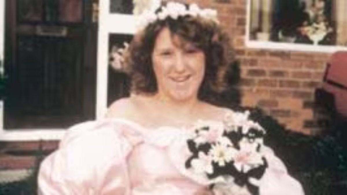 Suzanne Capper