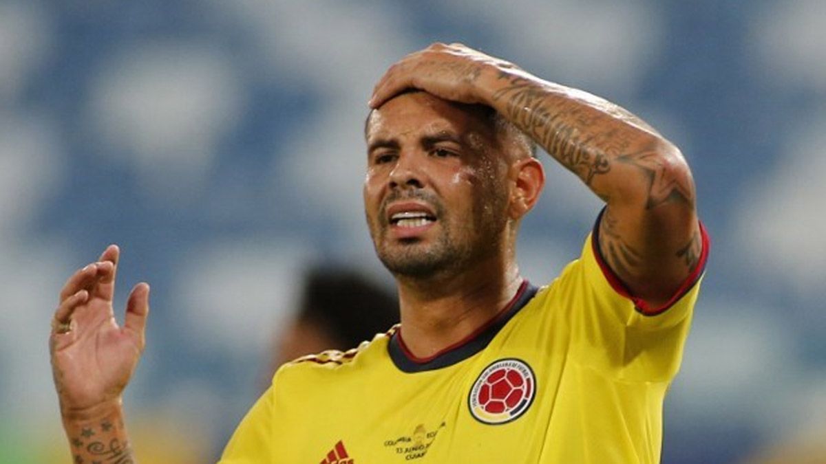 En la Copa América, Edwin Cardona no pudo convertir el penal ante Argentina.