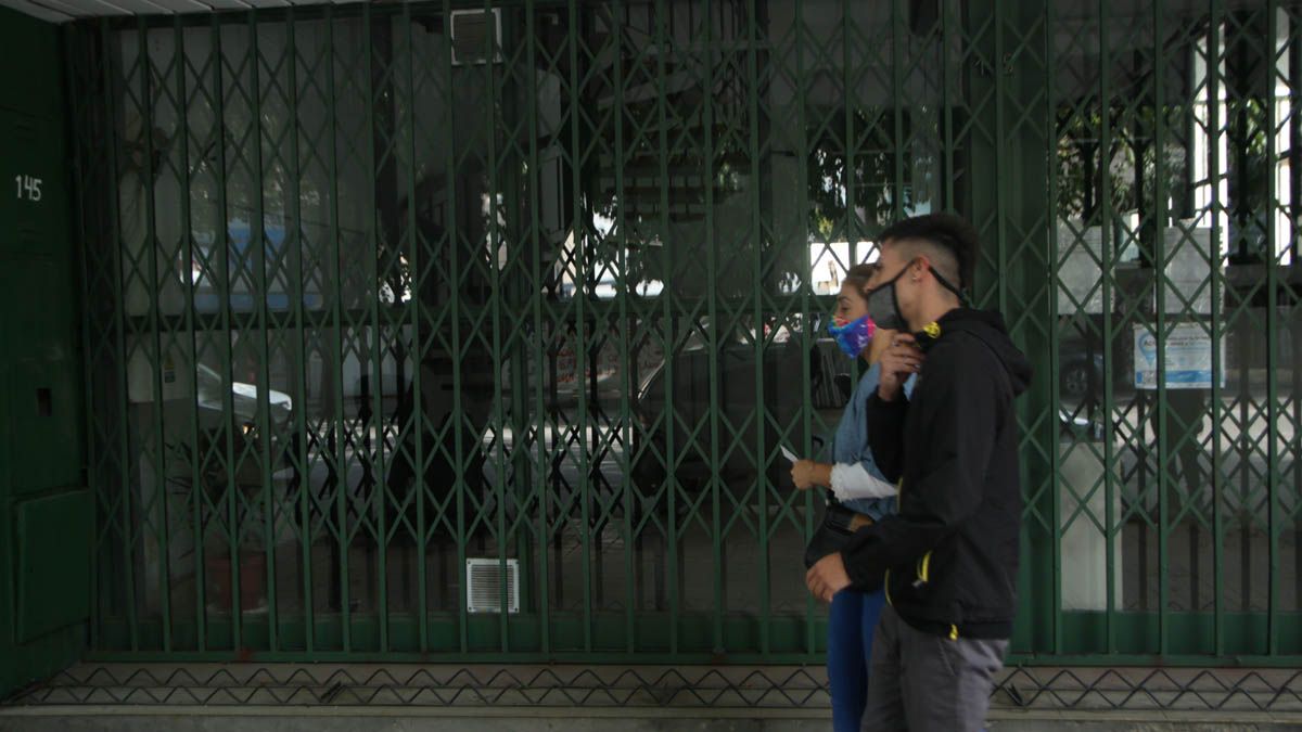 Calle Vicente Zapata al 145, aquí estaban hasta hace poco las oficinas de la empresa constructora Andalucía, que desapareció de golpe, y hoy es denunciada por cientos de clientes por estafa.